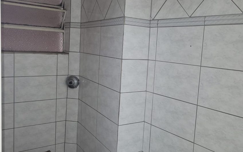 Conjunto comercial para alugar possuí 30,00 m² 1 sala com banheiro no Centro de Curitiba/PR