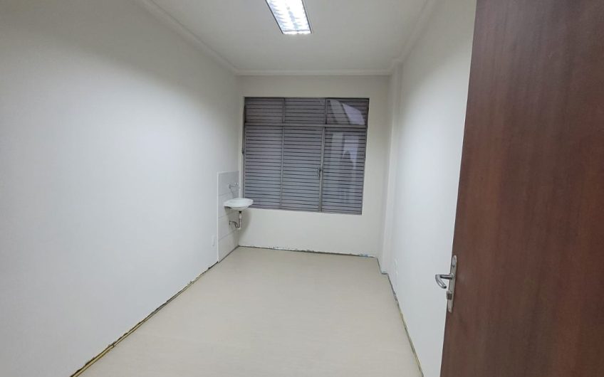 Conjunto comercial para alugar possuí 135,40 m² 05 salas no Centro de Curitiba/PR