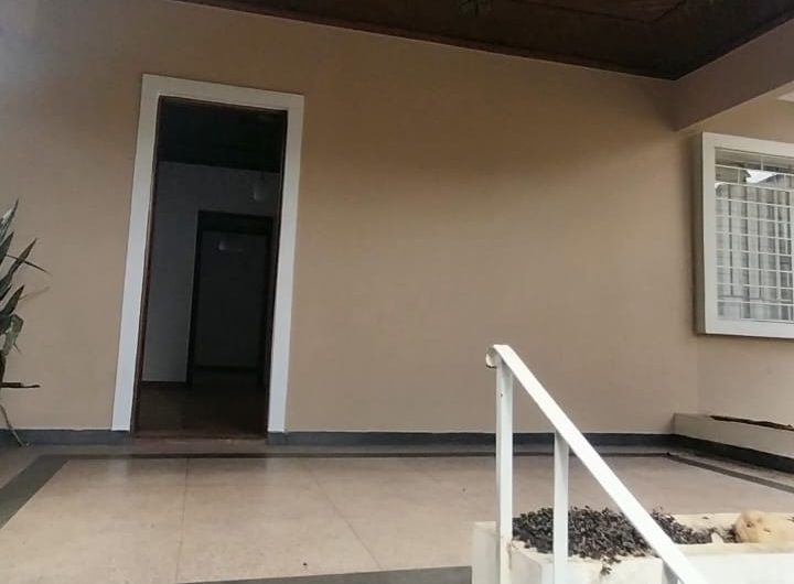 Casa para alugar possuí 196,00 M² 03 dormitórios no Jardim Social, Curitiba/PR