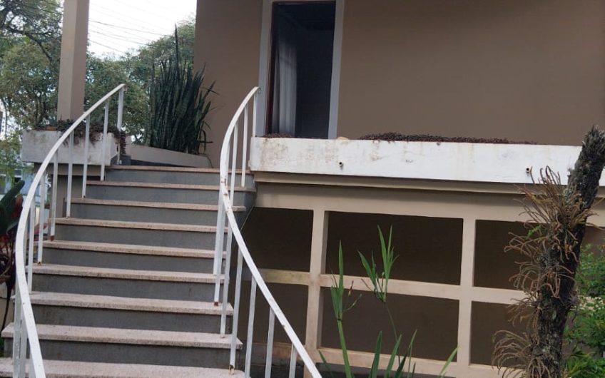 Casa para alugar possuí 196,00 M² 03 dormitórios no Jardim Social, Curitiba/PR