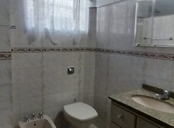 Casa para alugar possuí 196,00 M² 03 dormitórios no Jardim Social, Curitiba/PR