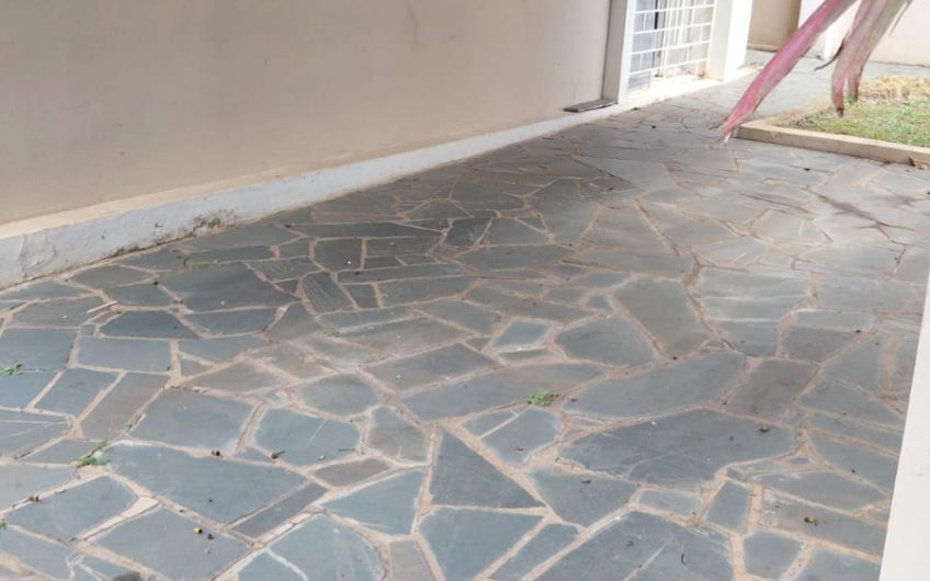 Casa para alugar possuí 196,00 M² 03 dormitórios no Jardim Social, Curitiba/PR