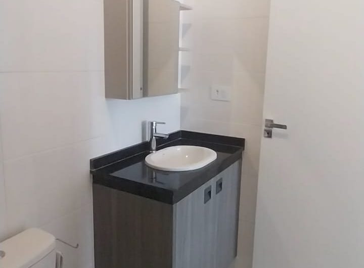 Apartamento mobiliado para alugar possuí 48,29 M² com um dormitório no Centro de Curitiba/PR