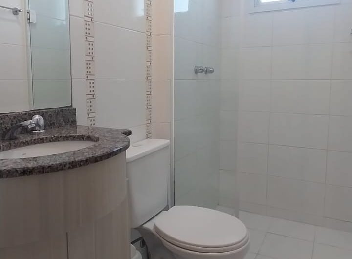 Apartamento para alugar 03 dormitórios mobiliado no Capão Raso, Curitiba/PR.