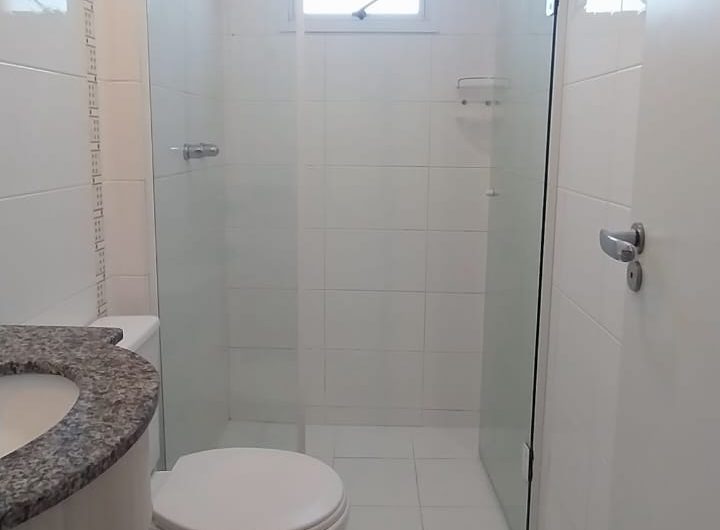 Apartamento para alugar 03 dormitórios mobiliado no Capão Raso, Curitiba/PR.