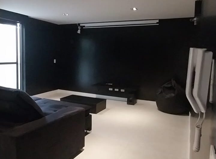 Apartamento mobiliado para alugar possuí 48,29 M² com um dormitório no Centro de Curitiba/PR