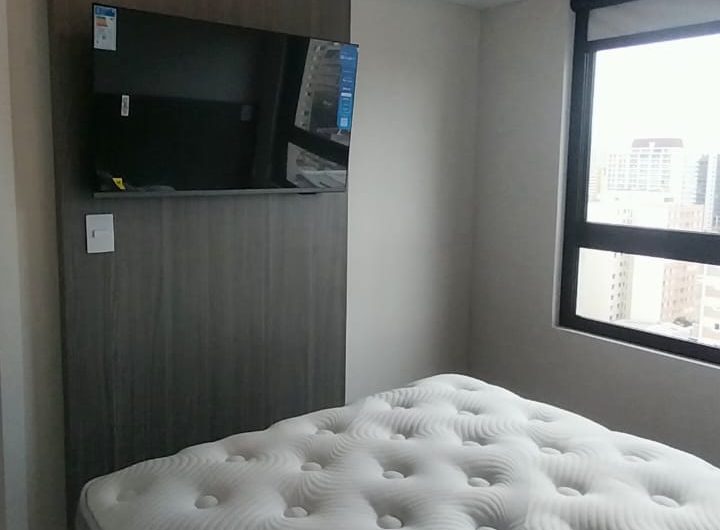 Apartamento mobiliado para alugar possuí 48,29 M² com um dormitório no Centro de Curitiba/PR