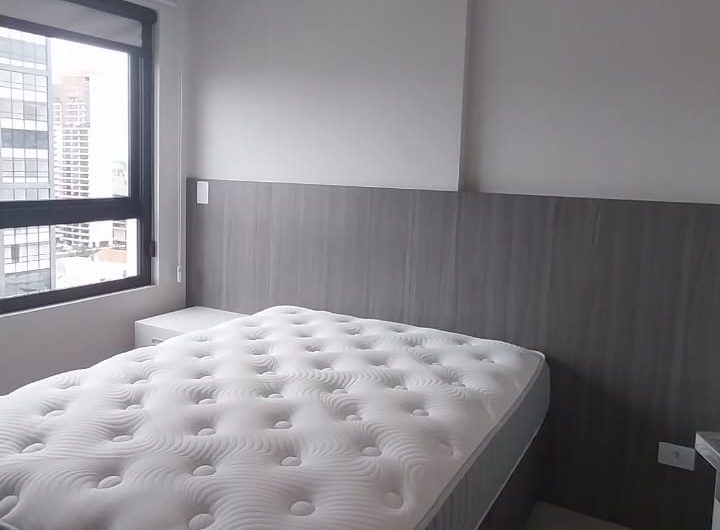 Apartamento mobiliado para alugar possuí 48,29 M² com um dormitório no Centro de Curitiba/PR