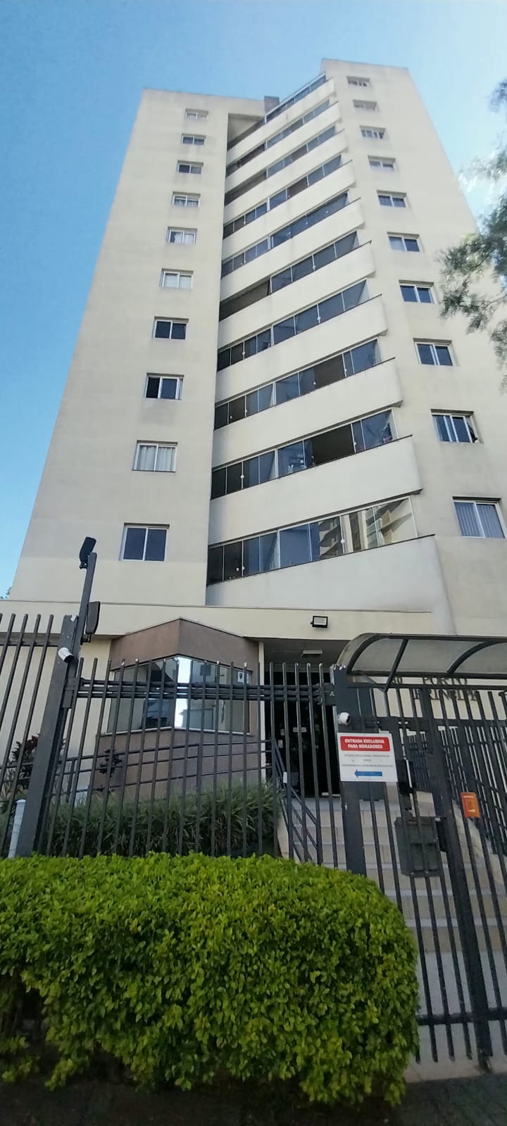 Apartamento para alugar 03 dormitórios mobiliado no Capão Raso, Curitiba/PR.