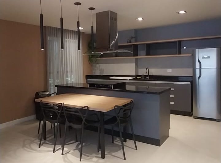 Apartamento mobiliado para alugar possuí 48,29 M² com um dormitório no Centro de Curitiba/PR