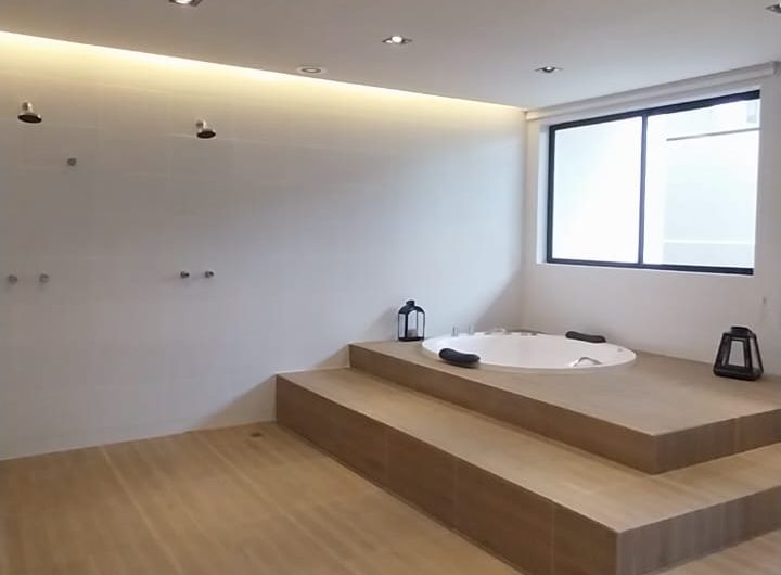 Apartamento mobiliado para alugar possuí 48,29 M² com um dormitório no Centro de Curitiba/PR