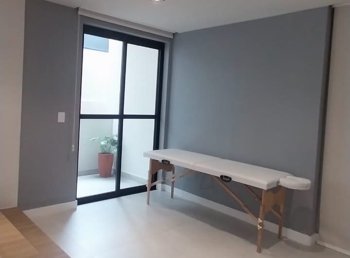 Apartamento mobiliado para alugar possuí 48,29 M² com um dormitório no Centro de Curitiba/PR