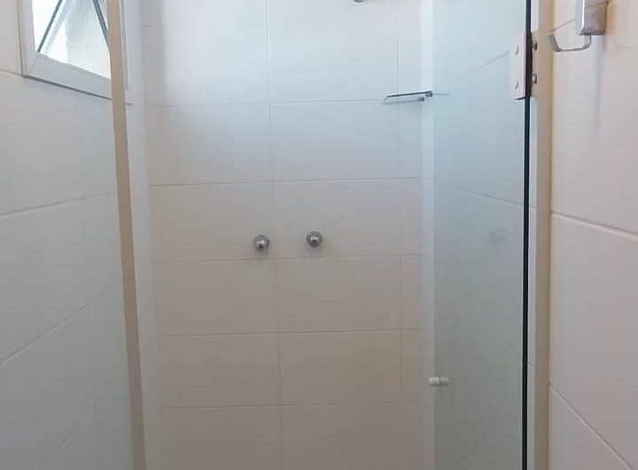 Apartamento para alugar 03 dormitórios mobiliado no Capão Raso, Curitiba/PR.