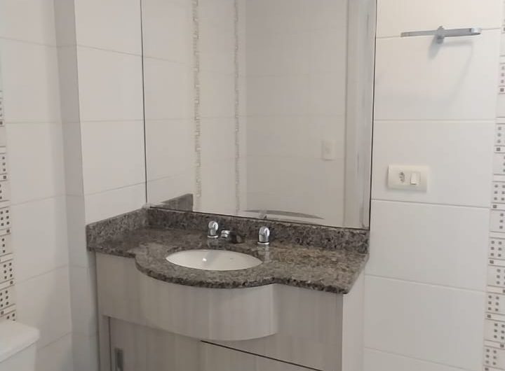 Apartamento para alugar 03 dormitórios mobiliado no Capão Raso, Curitiba/PR.