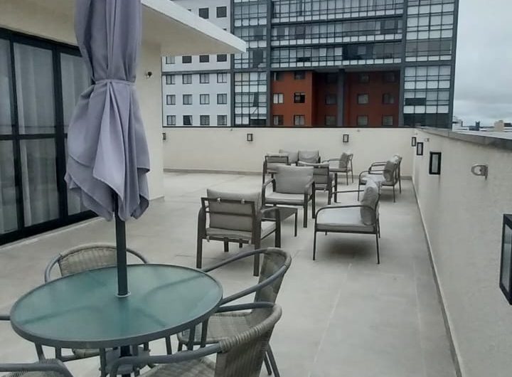 Apartamento mobiliado para alugar possuí 48,29 M² com um dormitório no Centro de Curitiba/PR