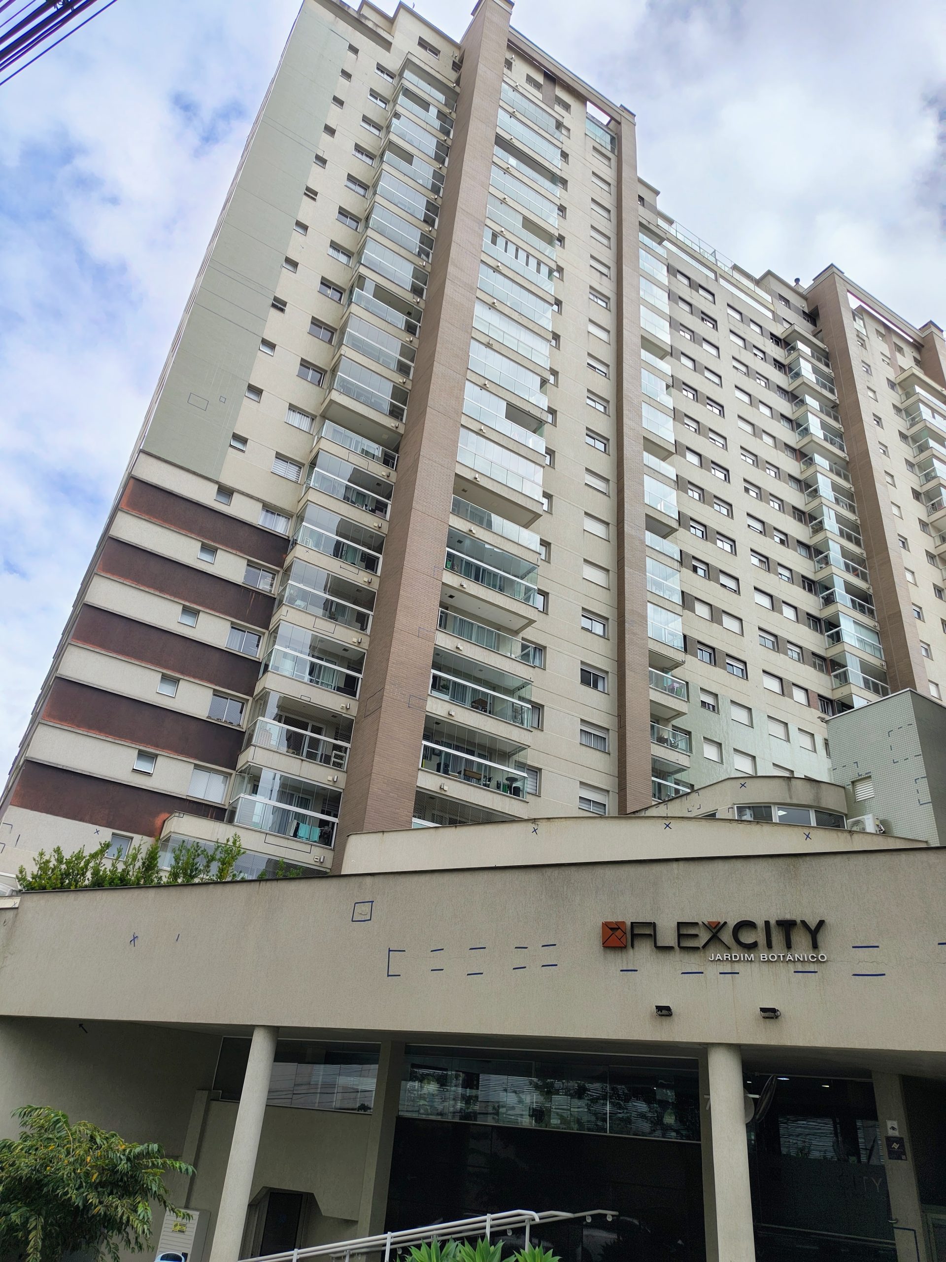 Apartamento para alugar possuí 98,27 M² com 03 dormitório no Cristo Rei, Curitiba/PR