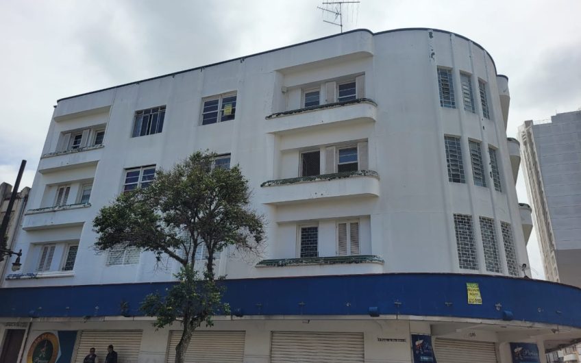 Apartamento para alugar possuí 134,60 M² com 2 dormitório no Centro de Curitiba/PR