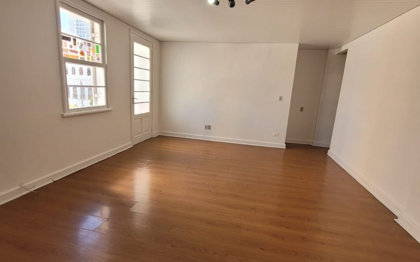 Apartamento para alugar possuí 134,60 M² com 2 dormitório no Centro de Curitiba/PR