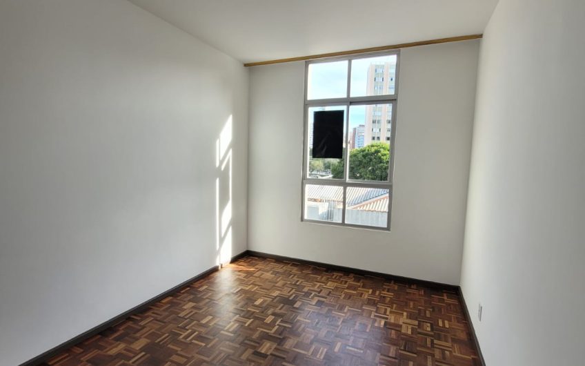 Apartamento para alugar possuí 66,00 M² com 02 dormitórios no Centro de Curitiba/PR
