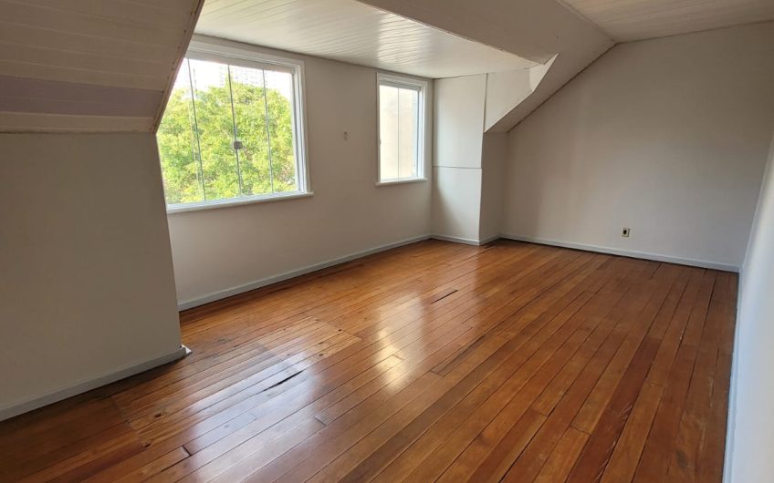 Apartamento para alugar possuí 100,00 M² com 4 dormitórios no Centro de Curitiba/PR