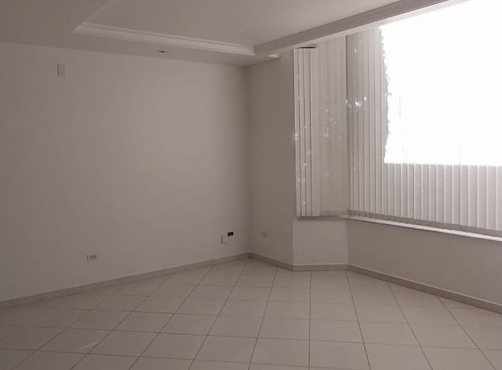 Sobrado para alugar possuí 299,80 M² com 03 dormitórios no Jardim Social, Curitiba/PR