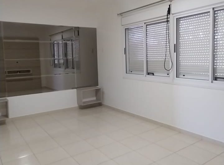 Sobrado para alugar possuí 299,80 M² com 03 dormitórios no Jardim Social, Curitiba/PR