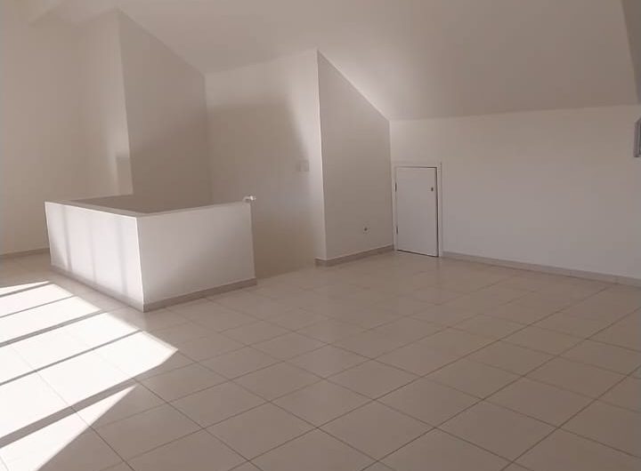 Sobrado para alugar possuí 299,80 M² com 03 dormitórios no Jardim Social, Curitiba/PR