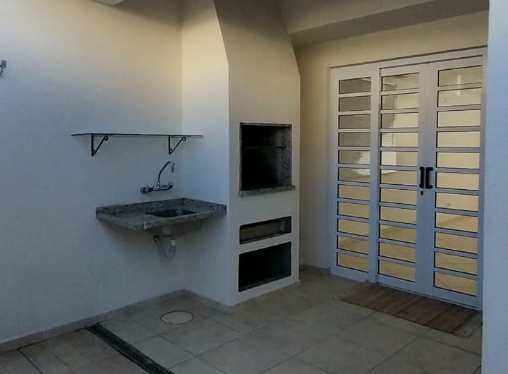 Sobrado para alugar possuí 299,80 M² com 03 dormitórios no Jardim Social, Curitiba/PR