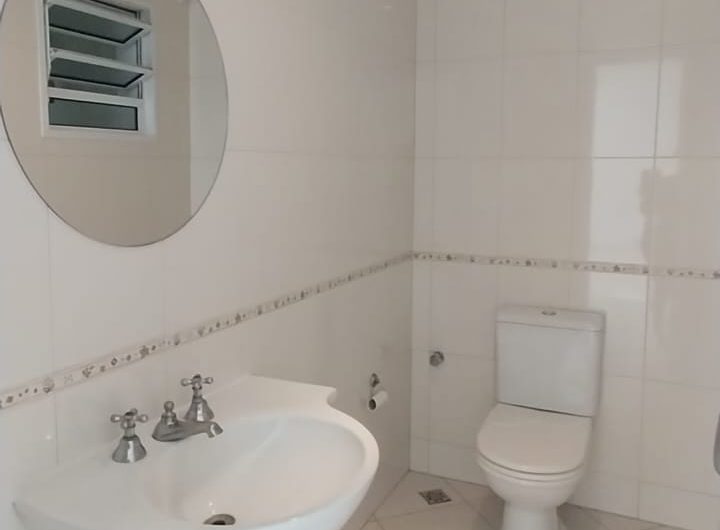 Sobrado para alugar possuí 299,80 M² com 03 dormitórios no Jardim Social, Curitiba/PR