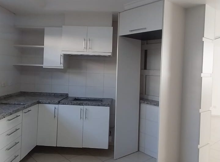 Sobrado para alugar possuí 299,80 M² com 03 dormitórios no Jardim Social, Curitiba/PR