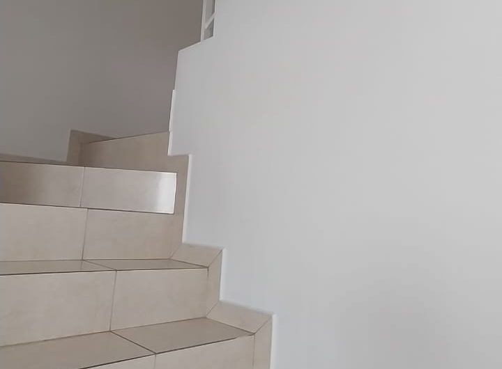 Sobrado para alugar possuí 299,80 M² com 03 dormitórios no Jardim Social, Curitiba/PR
