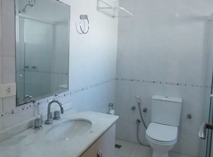 Sobrado para alugar possuí 299,80 M² com 03 dormitórios no Jardim Social, Curitiba/PR
