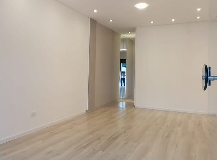 Loja para alugar possuí 30,00 M² com uma sala com bwc no Alto XV, Curitiba/PR
