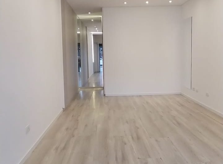 Loja para alugar possuí 30,00 M² com uma sala com bwc no Alto XV, Curitiba/PR